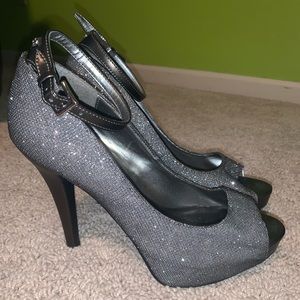 Silver Glitter Guess Heel- size 9 1/2